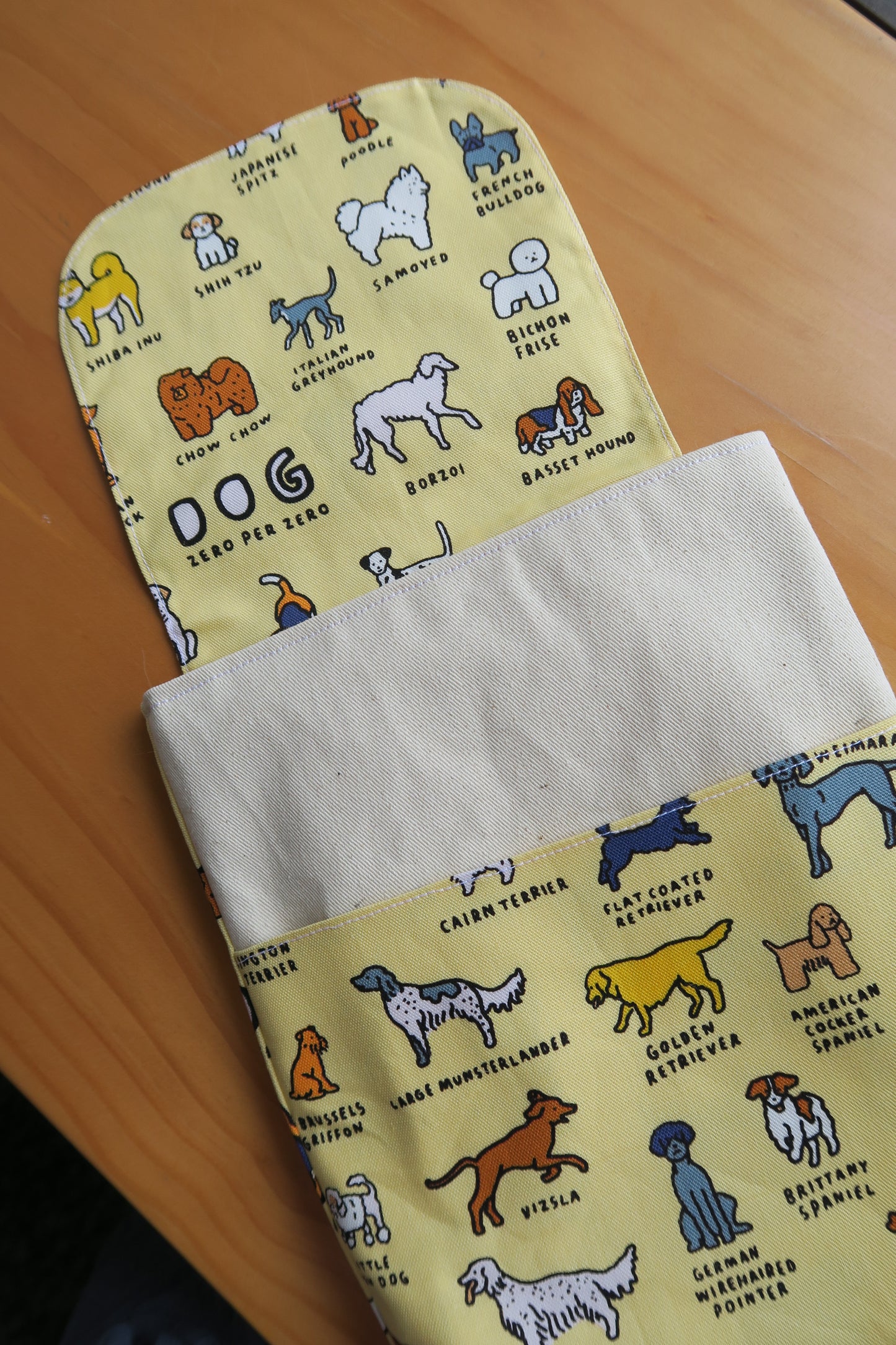 Lyn Booksleeve 2.0 - Woofipedia