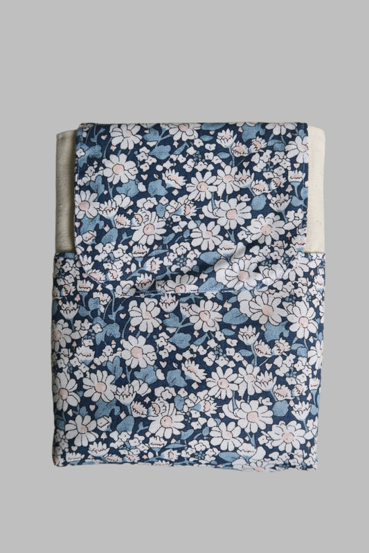 Lyn Booksleeve 2.0 - White Peonies