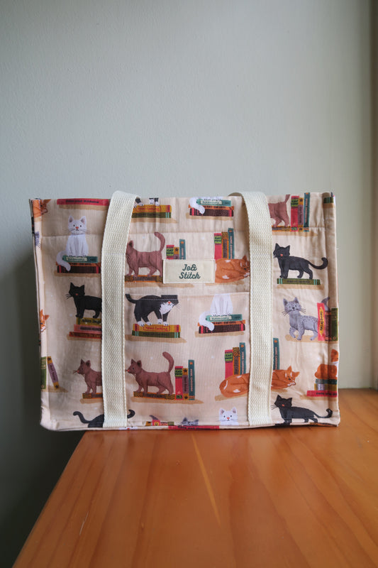 [MADE-TO-ORDER] Padded Book Tote - Cats at the Library