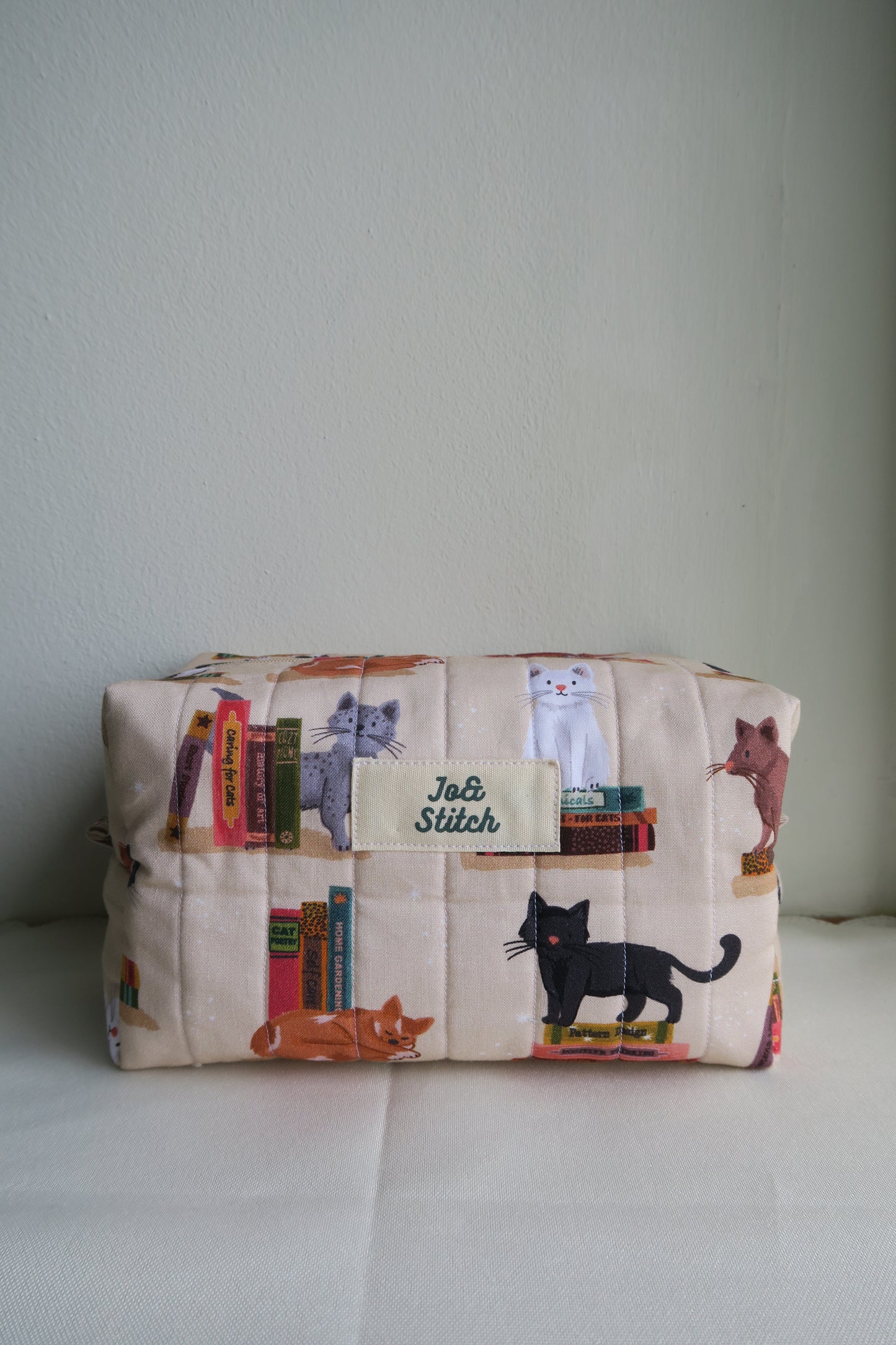 [MADE-TO-ORDER] Maxi Box Buddy - Cats at the Library