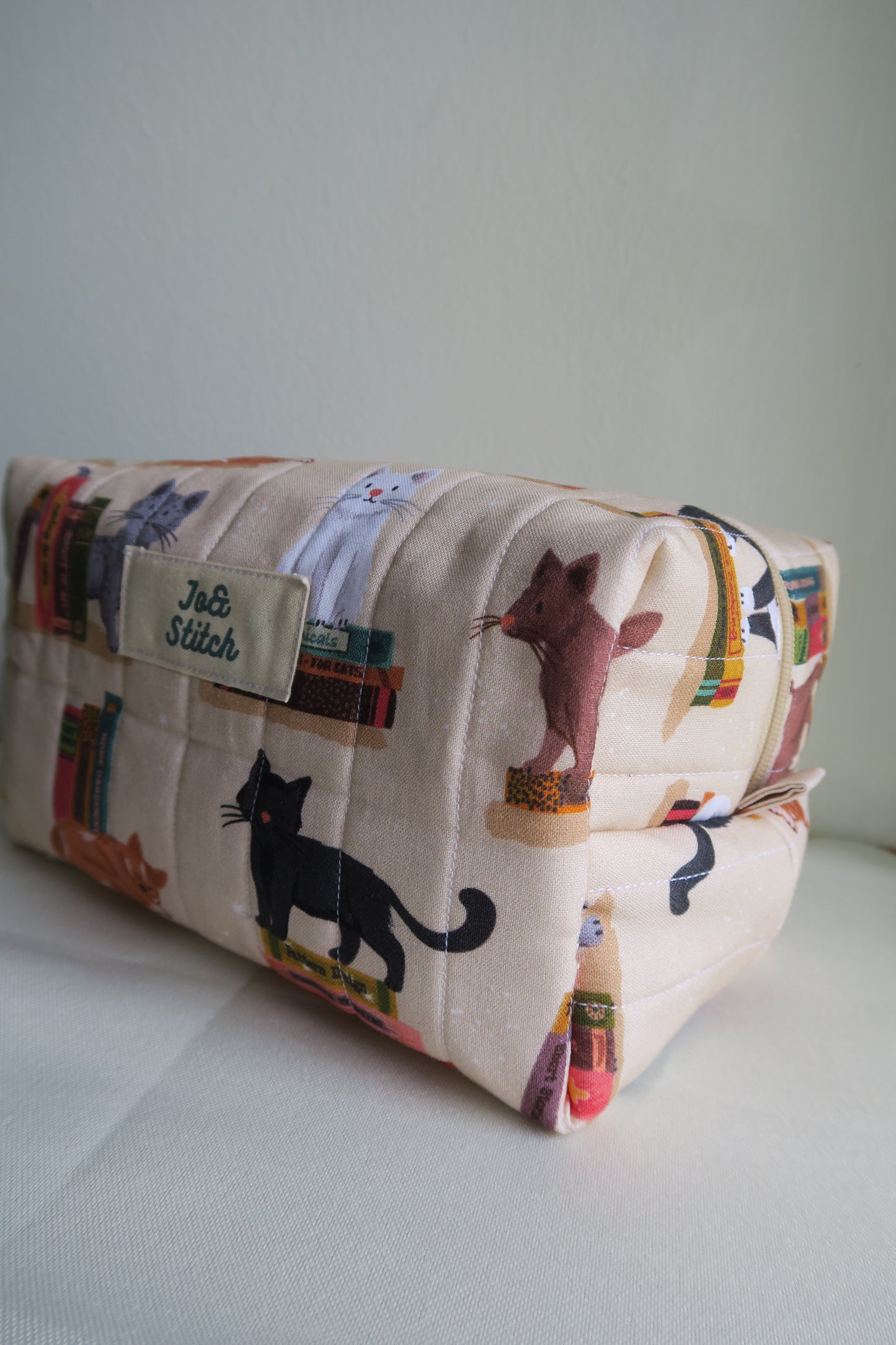 [MADE-TO-ORDER] Maxi Box Buddy - Cats at the Library