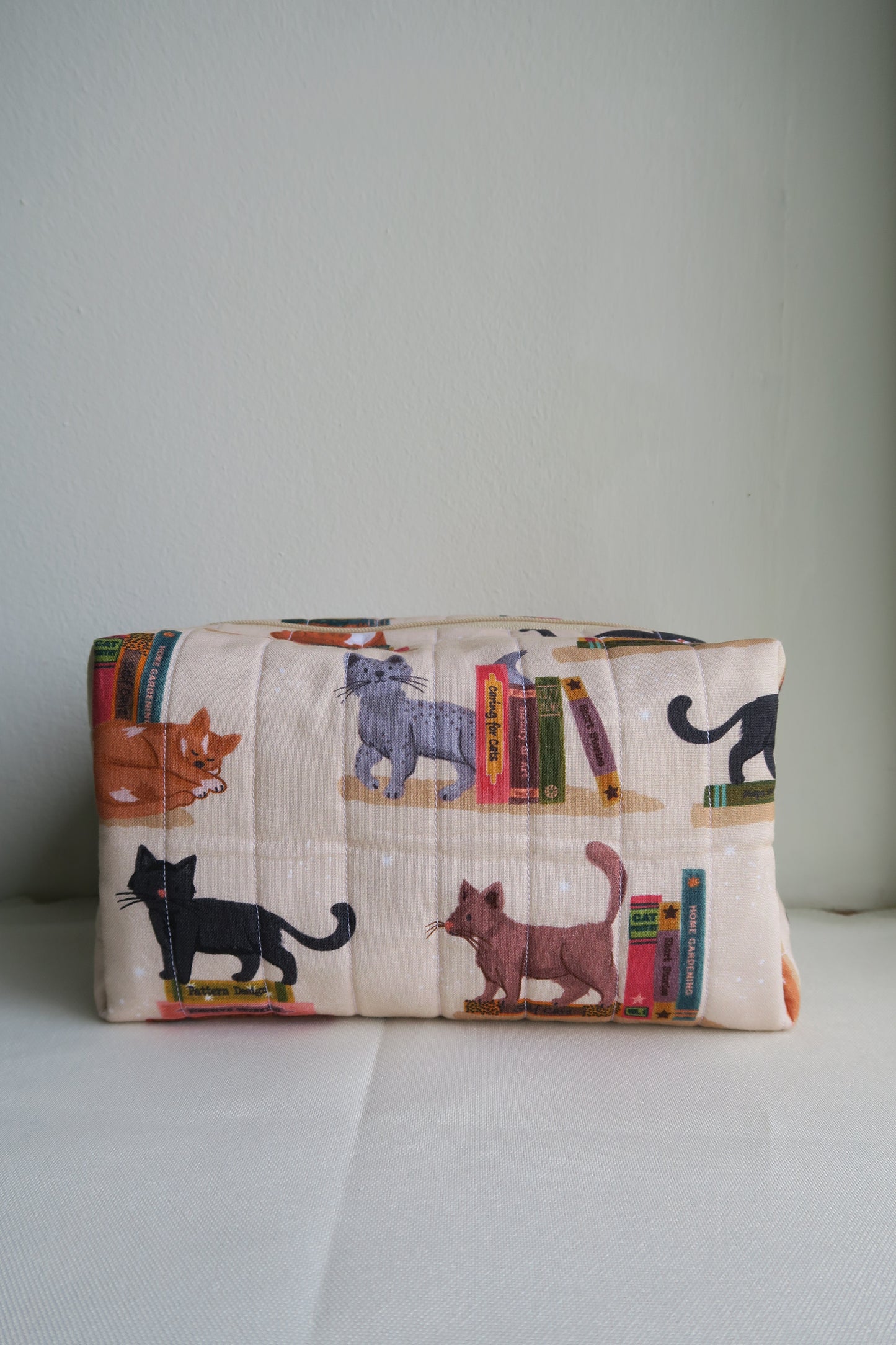 [MADE-TO-ORDER] Maxi Box Buddy - Cats at the Library