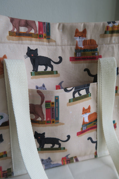 [MADE-TO-ORDER] Padded Book Tote - Cats at the Library