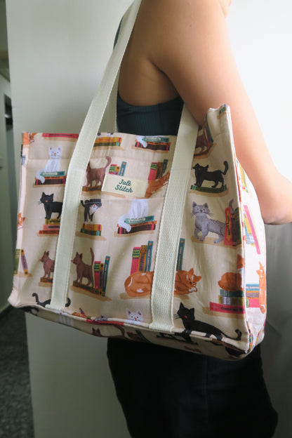 [MADE-TO-ORDER] Padded Book Tote - Cats at the Library