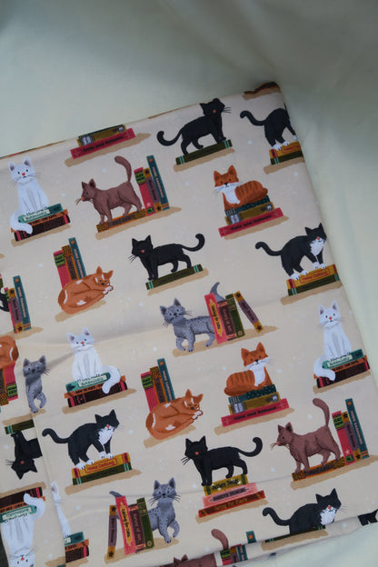 [FABRIC] Cat at the Library