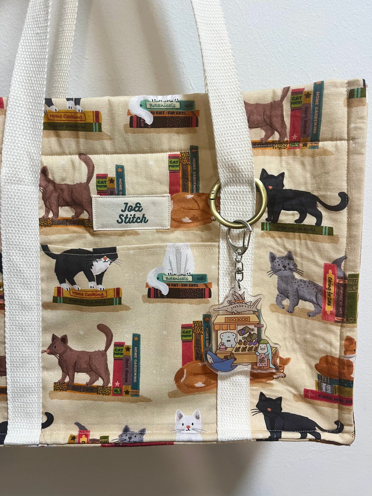 [MADE-TO-ORDER] Padded Book Tote - Cats at the Library