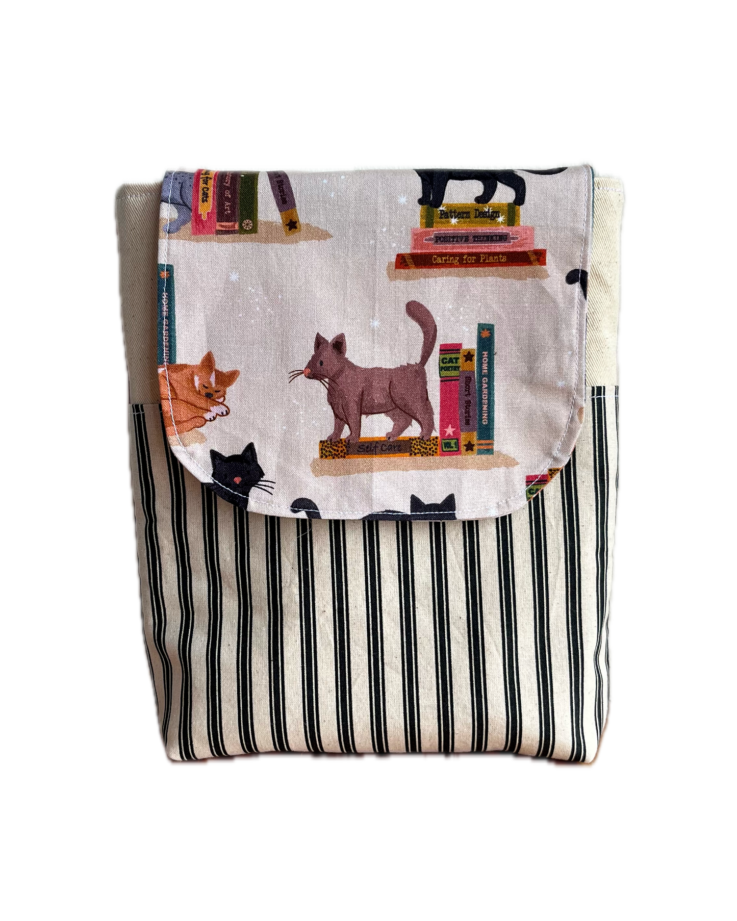 [EXCLUSIVE] Lyn Booksleeve 2.0 - Cats at the Library