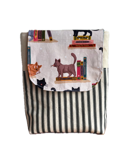 [EXCLUSIVE] Lyn Booksleeve 2.0 - Cats at the Library