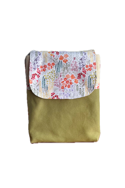 Lyn Booksleeve 2.0 - Cottage Flowers