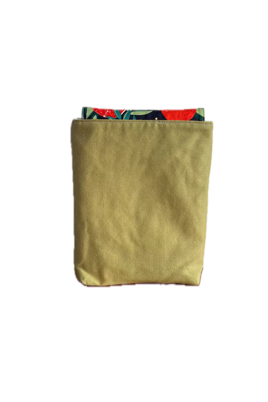 Lyn Booksleeve 2.0 - Pomegranates Prosperity