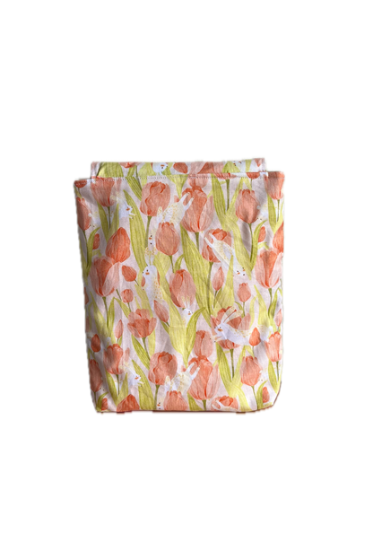 Lyn Booksleeve 2.0 - Bunnies in Tulip Field