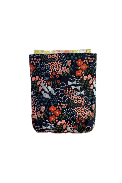 Lyn Booksleeve 2.0 - Bunnies in Tulip Field