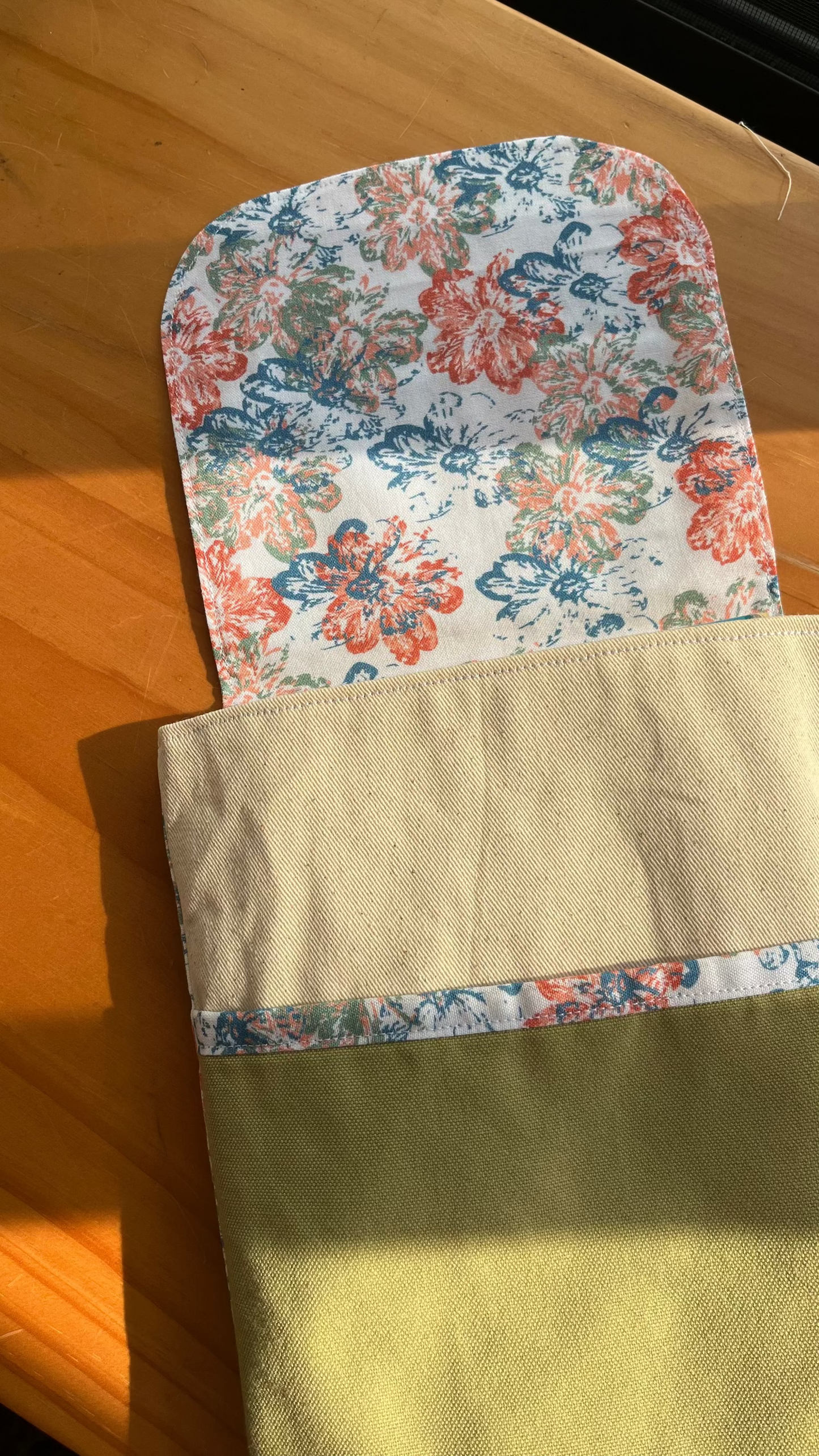 Lyn Booksleeve 2.0 - Pretty Blooms